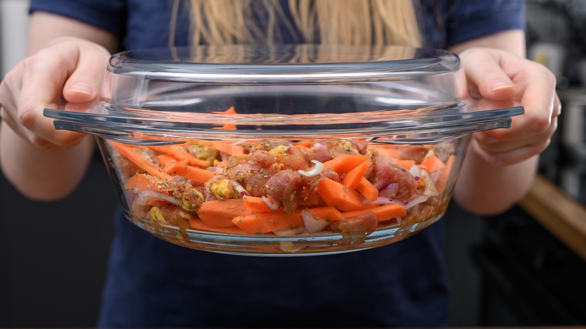 Не знала, что так нельзя: вот 5 продуктов, которые не готовят в стеклянной форме