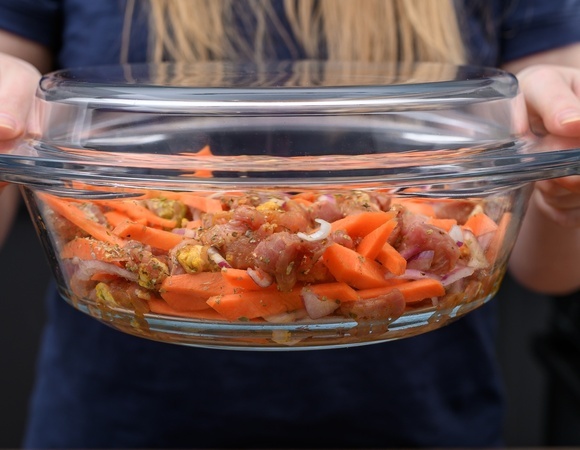 Не знала, что так нельзя: вот 5 продуктов, которые не готовят в стеклянной форме