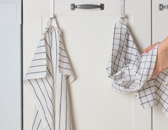 Не вафельные полотенца: эксперт посоветовала лучший текстиль для кухни