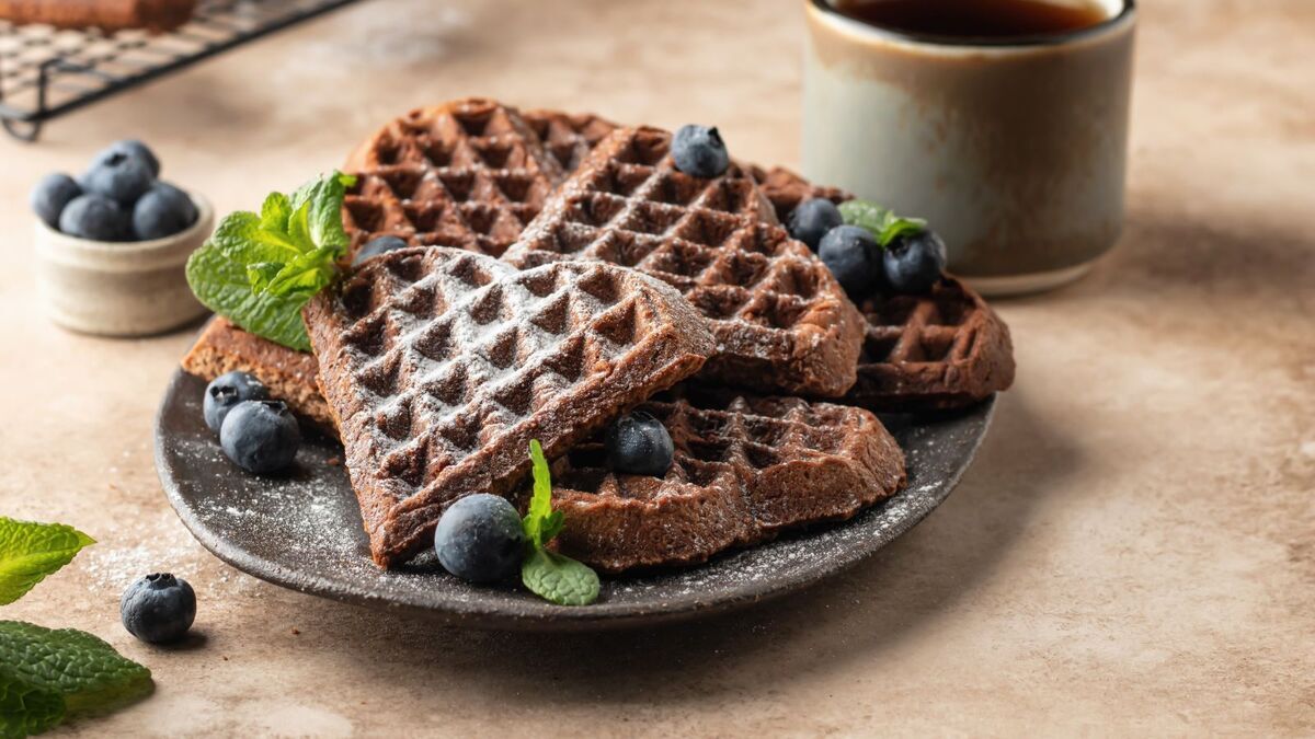 Смешала муку, молоко и шоколад и напекла вкуснейших вафель: идеальная ссобойка в школу для детей