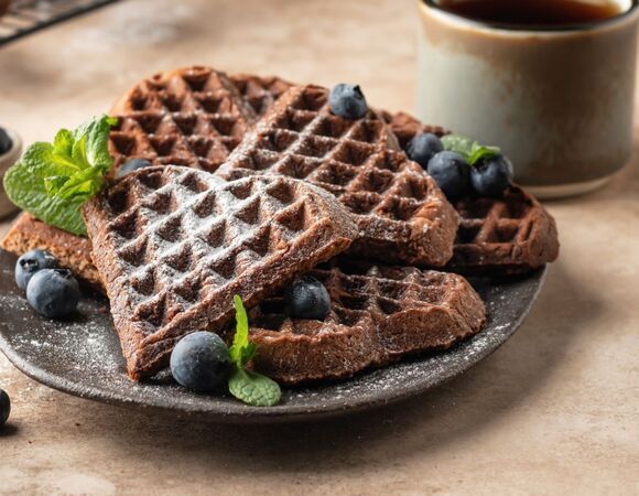 Смешала муку, молоко и шоколад и напекла вкуснейших вафель: идеальная ссобойка в школу для детей