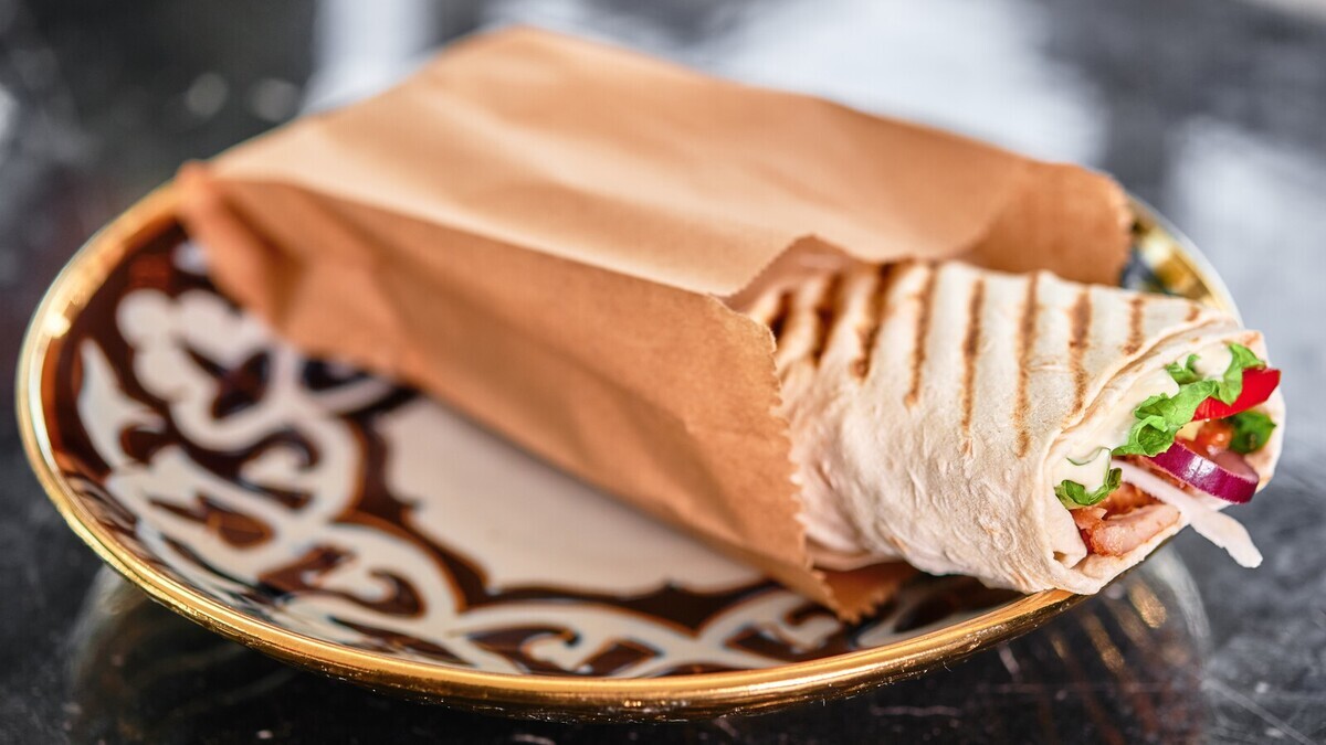 Говядина или курица? Шеф-повар Арутюнян выяснил, из какого мяса получается настоящая шаурма