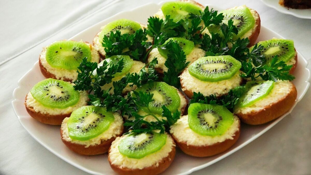 В холодильнике завалялся киви — сделала из него необычную сытную закуску: удивились все!