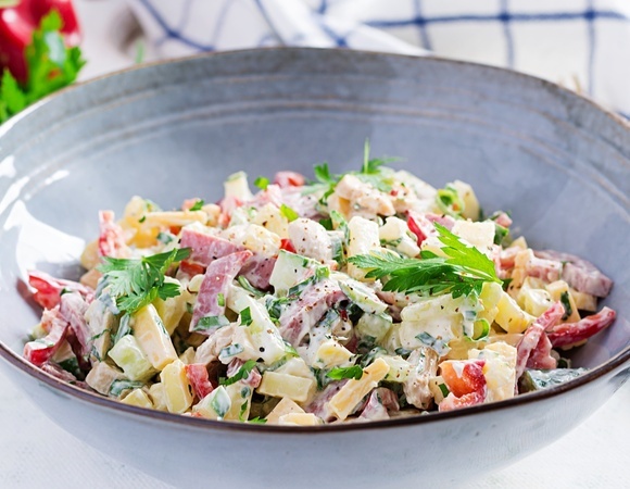 Всего три продукта — и готов салат-быстрота: готовлю сразу побольше, иначе не все попробуют