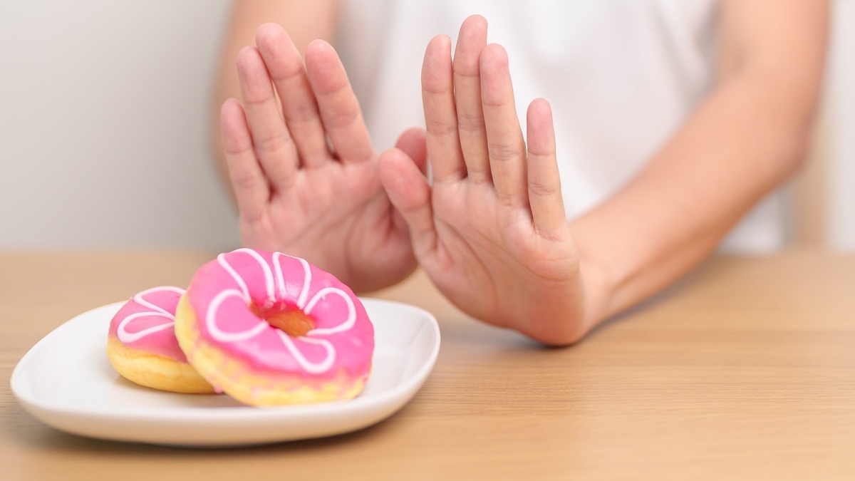 Орехи стабилизируют сахар, корица заменяет его: 5 рабочих способов победить зависимость от сладкого