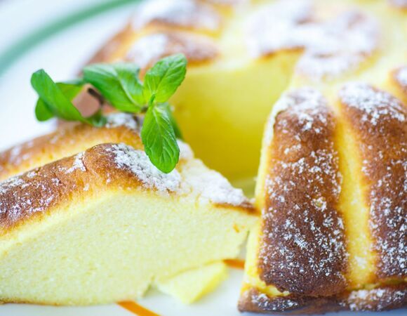 Взяла рисовую муку вместо обычной: раньше творожная запеканка всегда выходила сухой и твердой, а теперь — вкуснее чизкейка