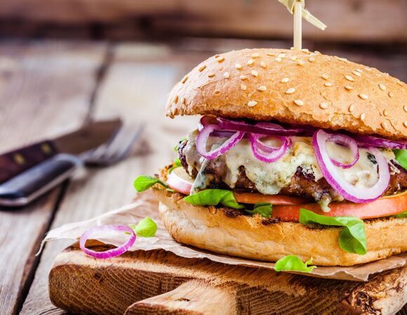 Когда хочется вредной вкуснятины, я не иду в точки фастфуда: беру четверть кило фарша и готовлю смэш-бургер своими руками