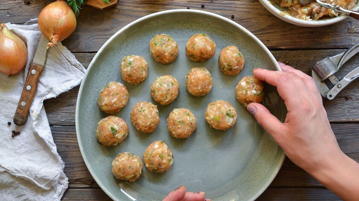 Делает фрикадельки сочнее: кулинарный эксперт Левентайль протестировала яблочное пюре в рецепте Делает фрикадельки сочнее: кулинарный эксперт Левентайль протестировала яблочное пюре в рецепте