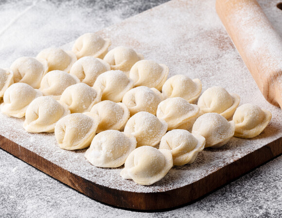 Не выливаю картофельный отвар: на нем получается идеальное постное тесто для пельменей и вареников