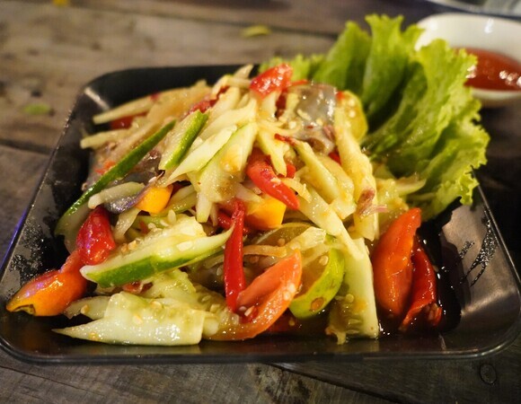 Жарю огурцы 5 минут — ровно за то же время они исчезают со сковороды: азиатская закуска теперь в фаворитах