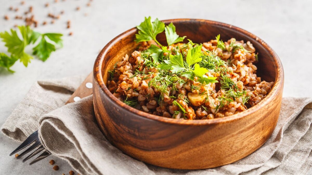 Взяла остатки фарша, добавила овощей и накормила всю семью за 200 рублей: выгодно и с пользой