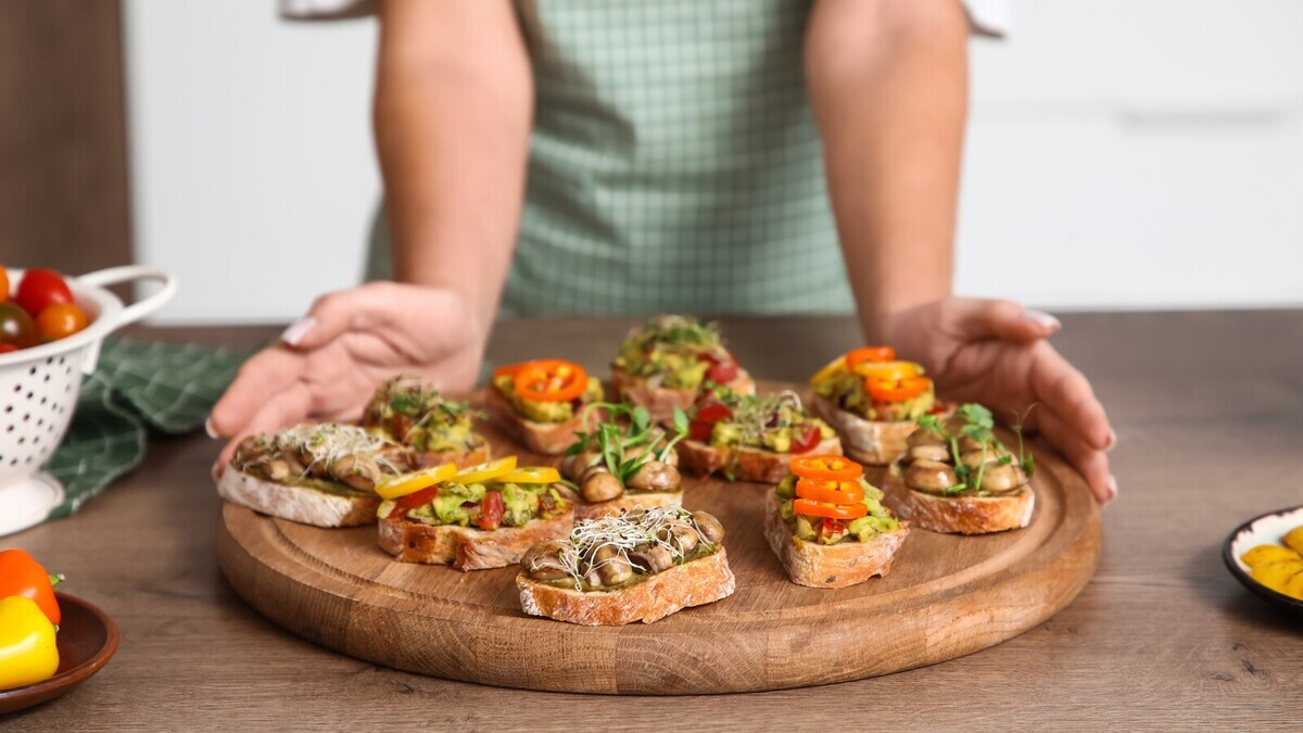 Как разнообразить постные бутерброды? Эксперты назвали достойные замены колбасе и сыру