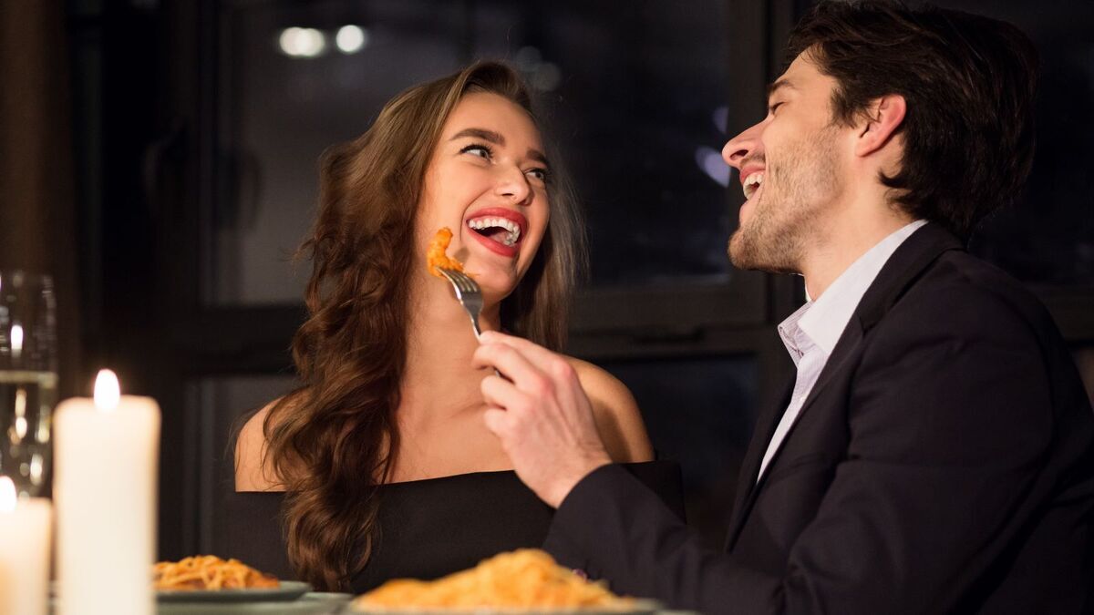 Не ешьте это перед сексом: эксперты перечислили продукты, которые точно не добавят мужчинам "огня" в интиме