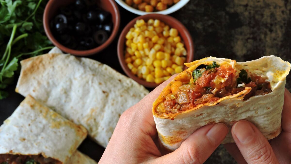 Кладу фасоль вместо курицы и заворачиваю вкусную и сытную постную шаурму: рецепт просят даже любители мясного Кладу фасоль вместо курицы и заворачиваю вкусную и сытную постную шаурму: рецепт просят даже любители мясного