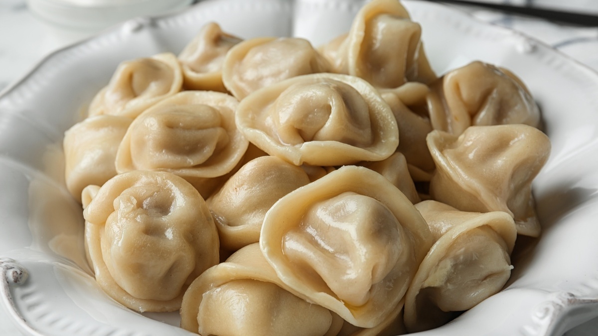 Почему ресторанные пельмени всегда сочнее и зачем поварам лед: су-шеф Баев поделился секретом