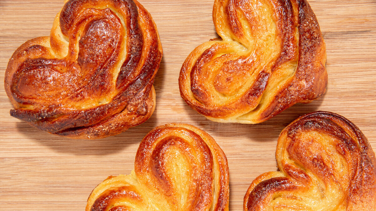 Быстро запекаю и сдабриваю сахаром — сладенькое к чаю есть: плюшка "Московская" получилась с первого раза 