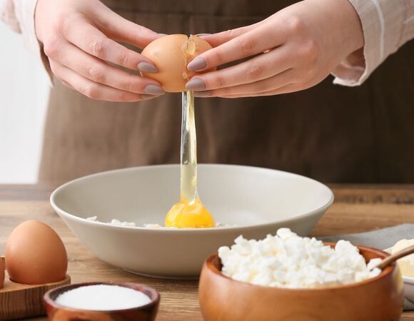 Когда я приготовила творог так, домочадцы подумали, что это закуска из ресторана: новый тренд из соцсетей