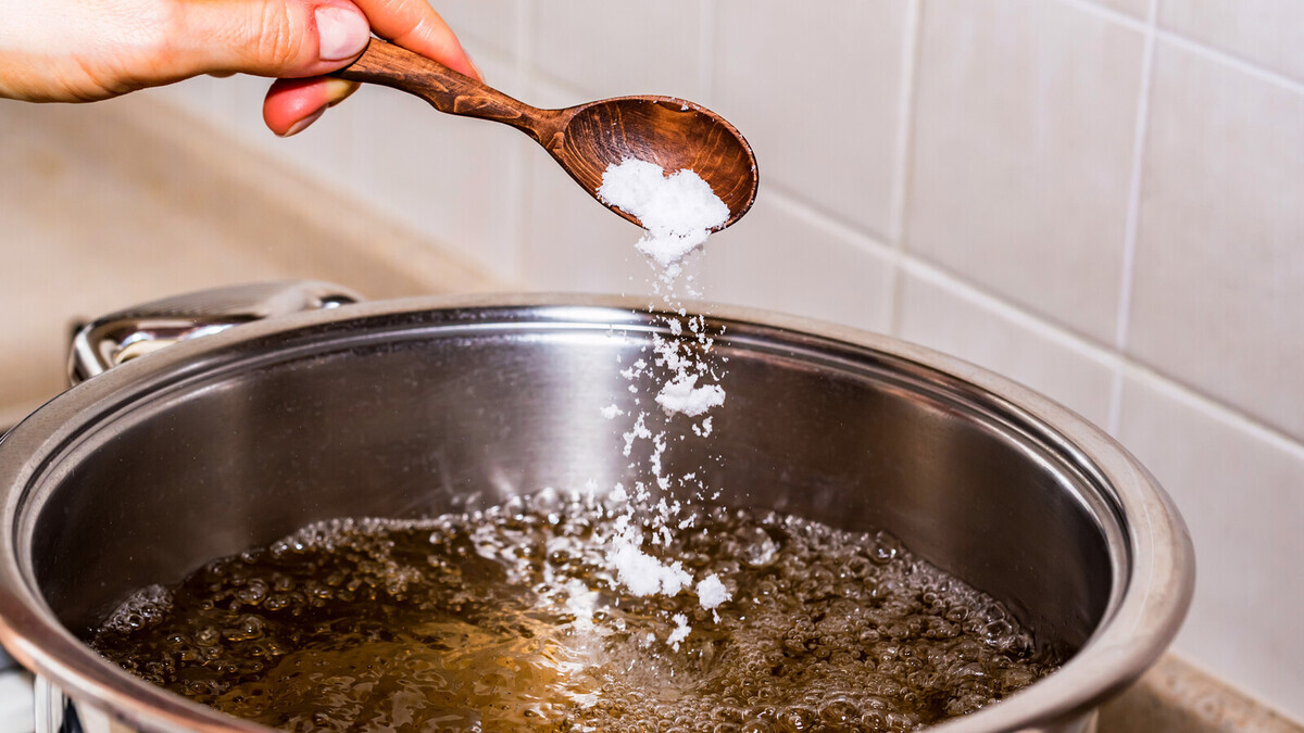 Добавила щепотку соды в суп — теперь это обязательный шаг при приготовлении щей и овощных бульонов Добавила щепотку соды в суп — теперь это обязательный шаг при приготовлении щей и овощных бульонов