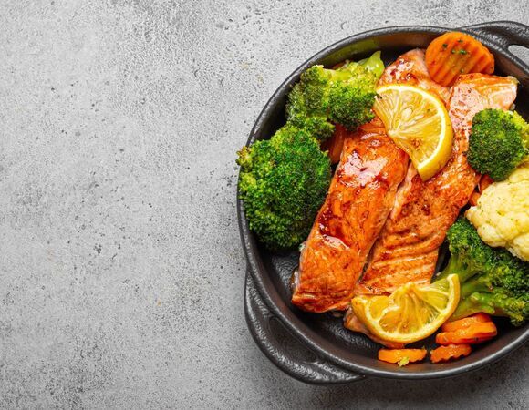 Спасение для моего больного желудка: диетолог Мухина посоветовала рецепт лосося с брокколи — теперь ужинаю с пользой и удовольствием