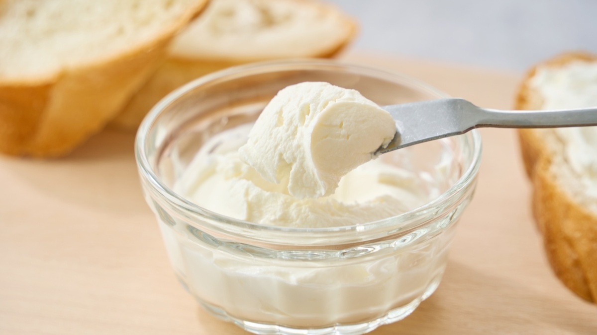 Домашний сливочный сыр готовлю из кефира и сметаны — получается в 100 раз круче магазинного Домашний сливочный сыр готовлю из кефира и сметаны — получается в 100 раз круче магазинного