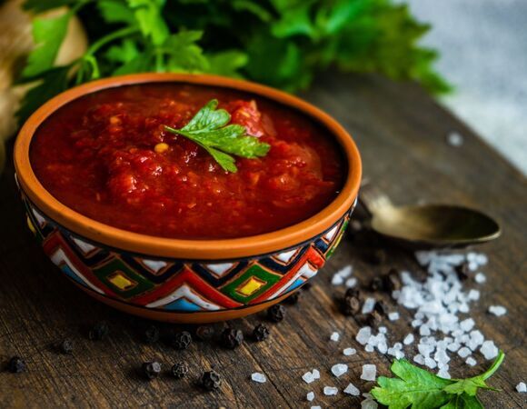 Без крахмала и муки: 6 идей, как спасти слишком жидкий соус