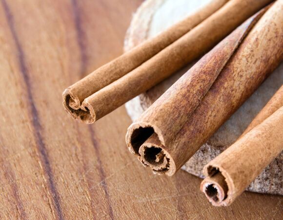 Волшебство в щепотке: диетолог Мухина раскрыла, в чем преимущества корицы + 4 идеи нестандартного применения специи