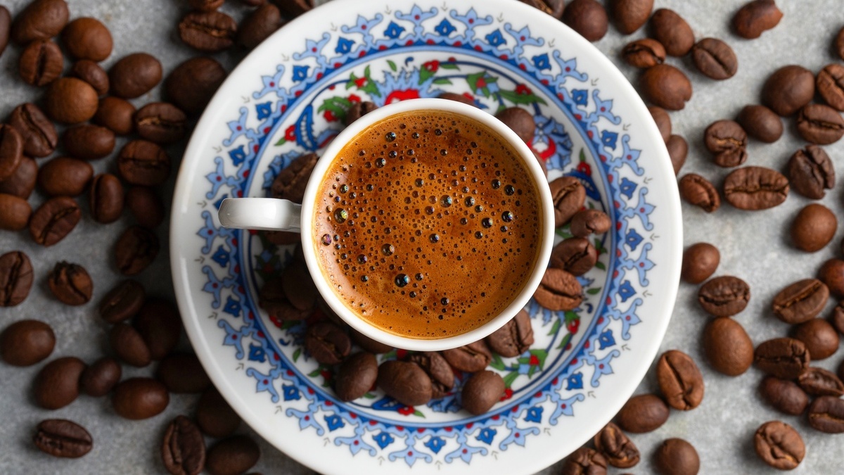 Больше 3 чашек нельзя? Диетологи назвали норму кофе и подобрали ему замены 