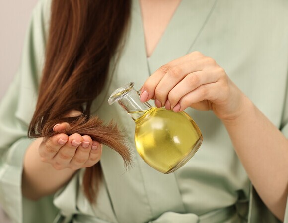 От майонеза до лукового сока: трихолог Кандинская ответила, полезны ли домашние маски для волос