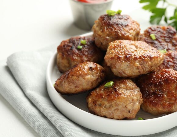 Положила манку в фарш и приготовила нежнейшие котлеты: забытый секрет из 90-х