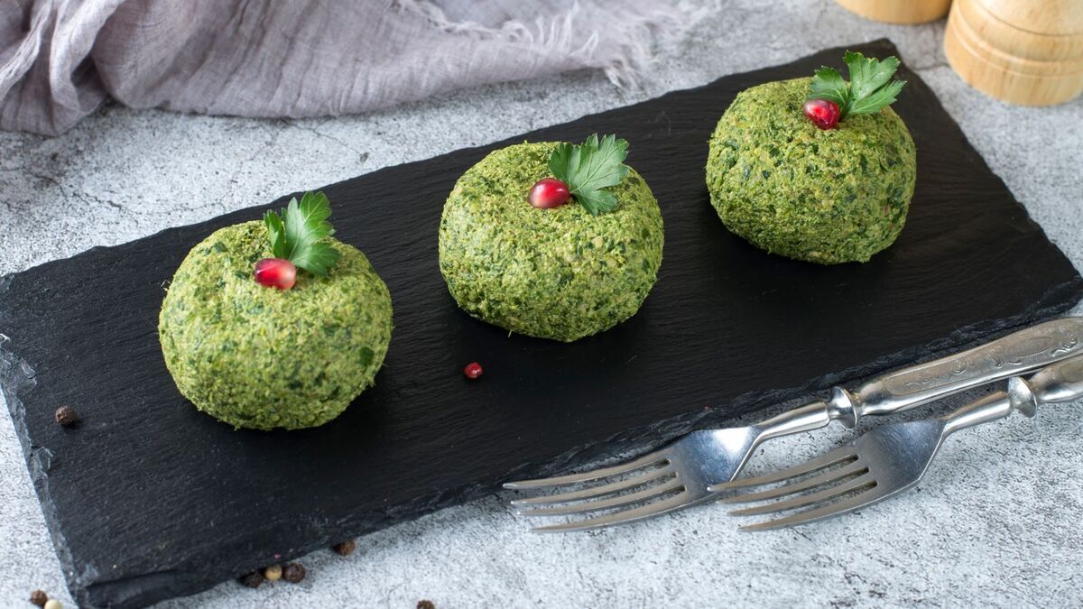 Взяла 3 ингредиента и потратила 10 минут: поднимающая настроение закуска из сыра готова — расхватали быстрее всего остального