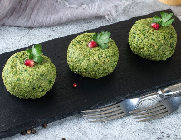 Взяла 3 ингредиента и потратила 10 минут: поднимающая настроение закуска из сыра готова — расхватали быстрее всего остального