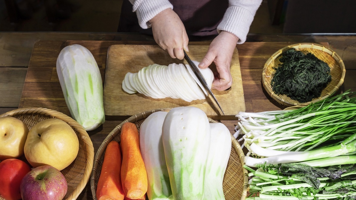 Морковь, черемша и шпинат вместо БАДов: какие овощи и фрукты поддержат организм весной