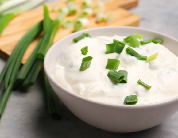 Домашняя сметана за ночь: готовлю из 3 ингредиентов и больше не переживаю, если она закончилась