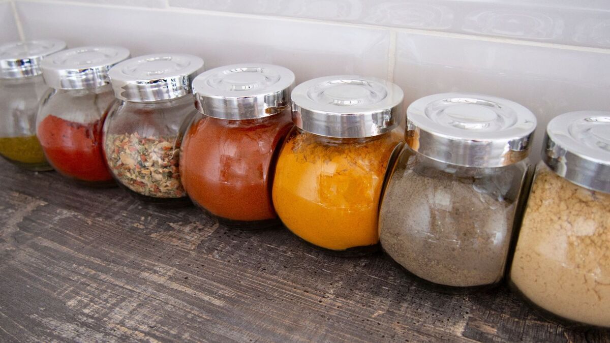 Долой пресность: шеф-повар Шолохов назвал 6 специй, которые должны быть на каждой кухне Долой пресность: шеф-повар Шолохов назвал 6 специй, которые должны быть на каждой кухне