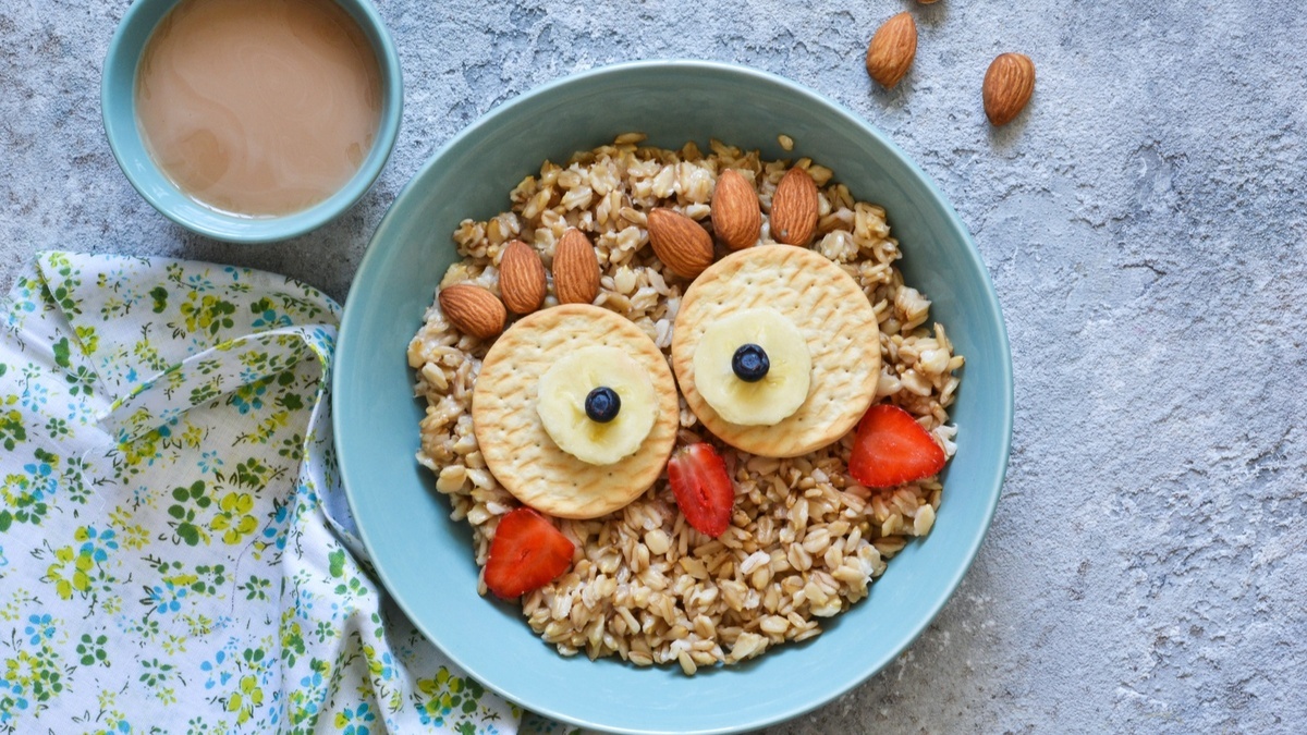 Постоянно крошу в овсянку печенье — с удовольствием ее едят даже те, кто терпеть не мог кашу Постоянно крошу в овсянку печенье — с удовольствием ее едят даже те, кто терпеть не мог кашу