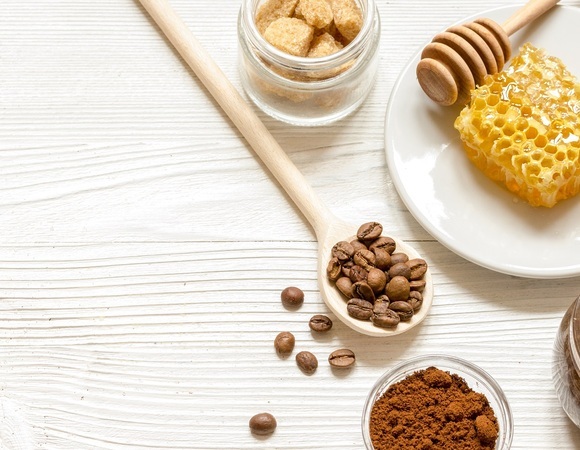 Специи и суперфуды в косметике: от куркумы в маске до кофе в скрабе