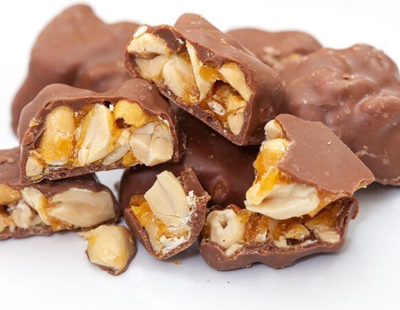 Полезная сладость всего из 2 ингредиентов: 25 февраля отмечаем День арахиса в шоколаде