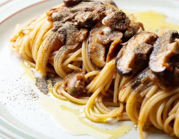 Грибной бульон сотворил чудеса: сделала эту универсальную постную подливу — близкие не стесняясь макали хлеб в остатки 