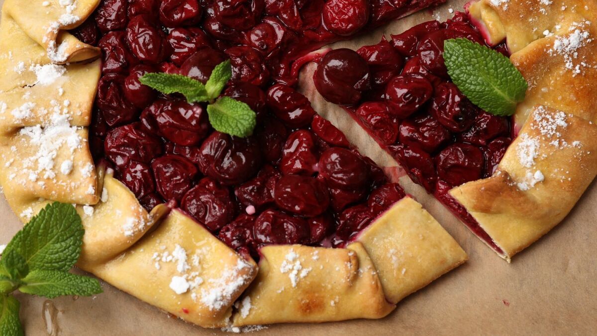 Сделала простое тесто, добавила вишневой начинки: готов обалденный и совершенно постный рецепт Сделала простое тесто, добавила вишневой начинки: готов обалденный и совершенно постный рецепт