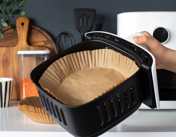 Аэрогриль сильно пахнет пластиком: как подготовить новую технику к первому использованию? 