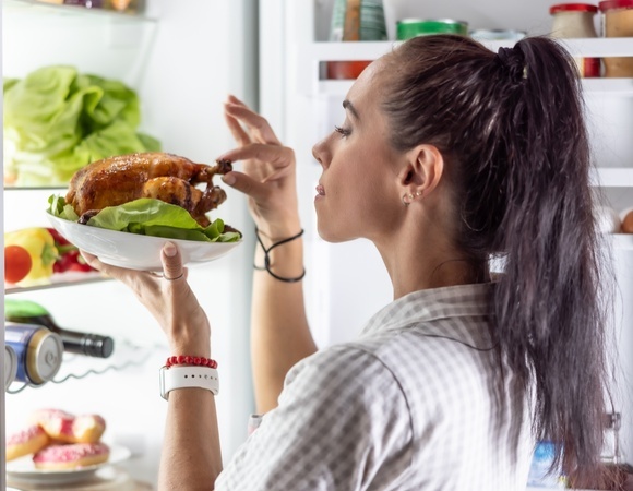 Снова на солененькое? Гинеколог объяснила, о чем говорит тяга к определенным продуктам у небеременных