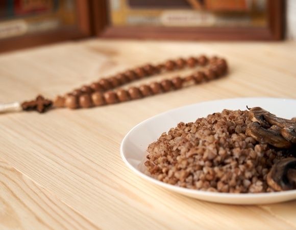 Диетолог Русакова назвала 6 категорий людей, которым нельзя поститься