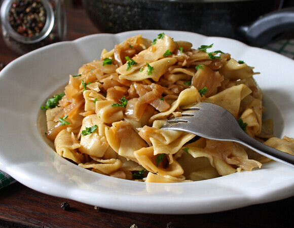 Готовлю ужин в одной сковороде: макароны с капустой по забытому рецепту получаются неожиданно вкусными