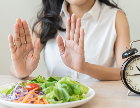Что эффективнее для похудения — считать часы приема пищи или выбирать правильные продукты?