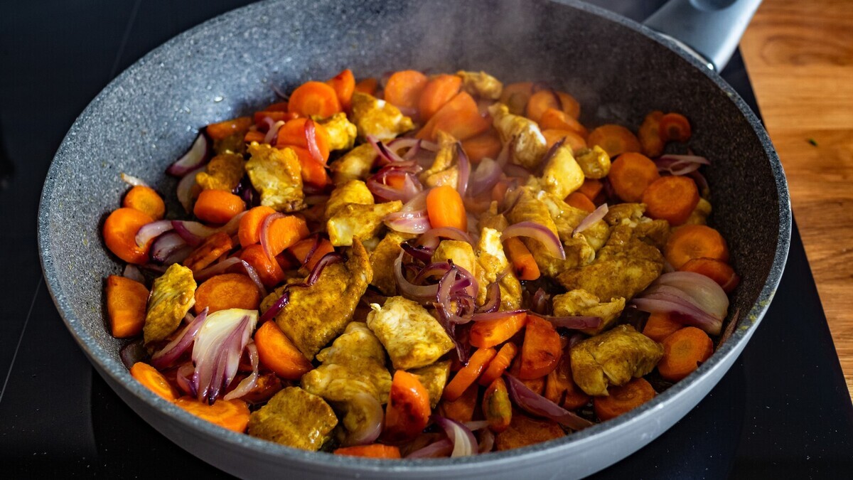 Пересушили мясо? Шеф-повар Кудряшов подсказал хитрость для "спасения" продукта