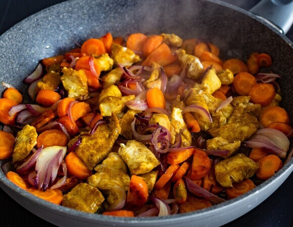 Пересушили мясо? Шеф-повар Кудряшов подсказал хитрость для "спасения" продукта