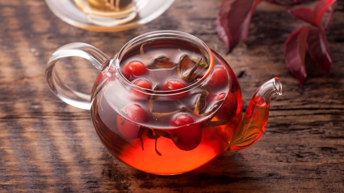 Усилила иммунитет отваром из шиповника по совету врача-диетолога Русаковой: пока все кашляют, мой организм надежно защищен витаминами