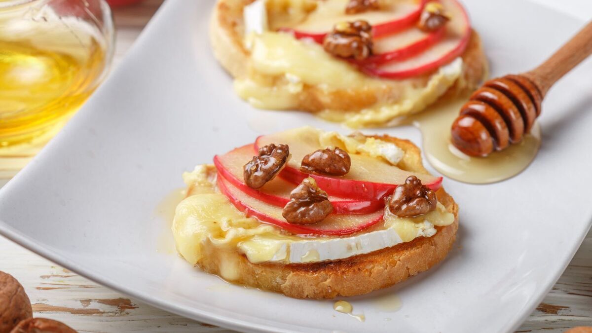 Добавила это в свои бутерброды и превратила скучный перекус в изысканную закуску: все, кто пробовал, просили рецепт Добавила это в свои бутерброды и превратила скучный перекус в изысканную закуску: все, кто пробовал, просили рецепт