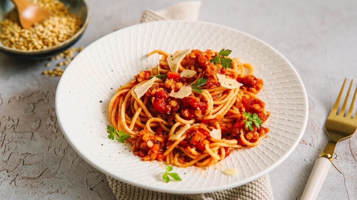 Заменила мясо на чечевицу и приготовила постную версию "болоньезе": это блюдо сводит всех с ума Заменила мясо на чечевицу и приготовила постную версию "болоньезе": это блюдо сводит всех с ума