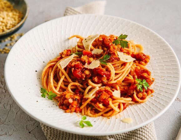 Заменила мясо на чечевицу и приготовила постную версию "болоньезе": это блюдо сводит всех с ума